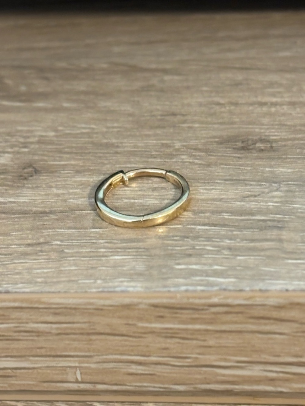 Mejuri - SINGLE Easy Huggie Hoop - Picture 3 of 5
